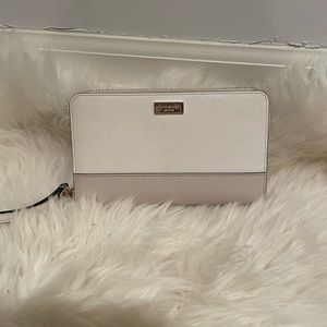 Authentic Kate Spade Two-toned Wristlet